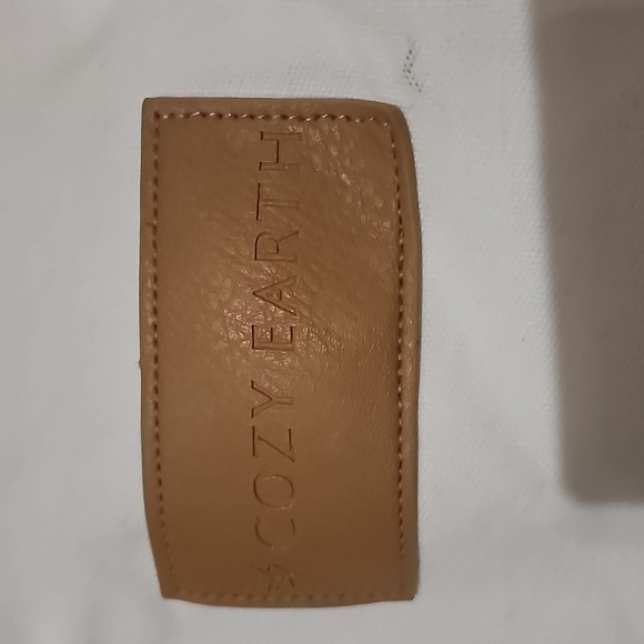 Cozy EARTHNWTCozy Earth Oversized Duffle Bag - With Side Pockets - Picture 2 of 8